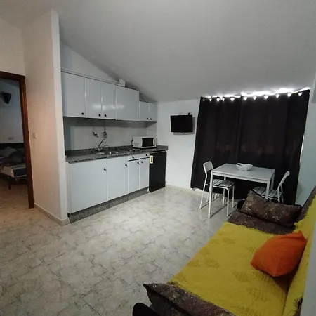 Apartamentos Blanco Y Negro A Guarda Chambre photo